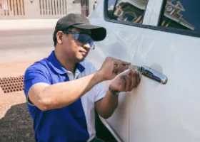Car Locksmith in West Athens, CA